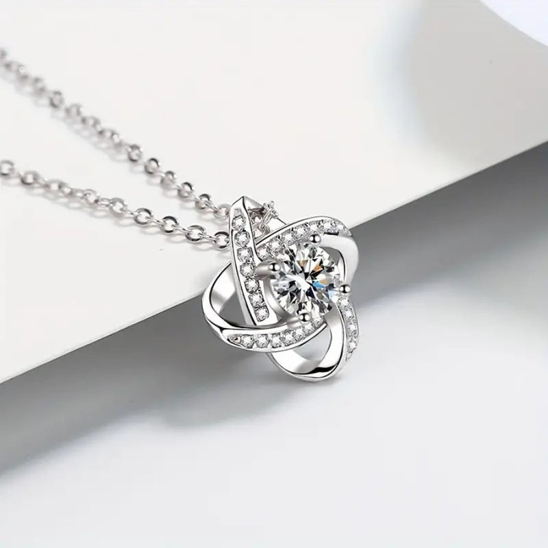 Load image into Gallery viewer, Heart Of Eternity Clavicle Chain Rotating Lucky Pendant Necklace With Card
